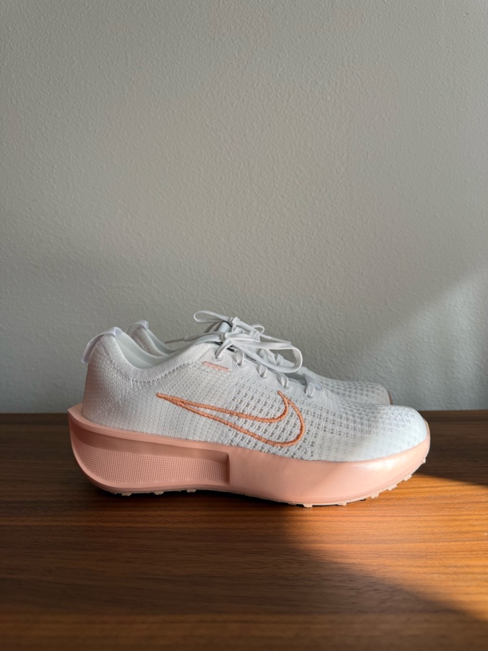 Nike Women's White & Peach Athletic Running Shoes